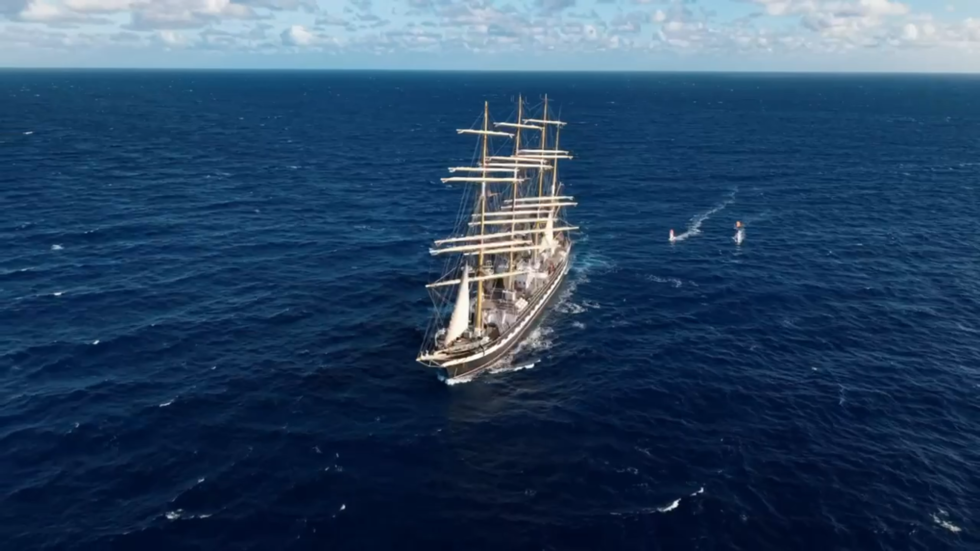 russian-ship-mauritius-arrival