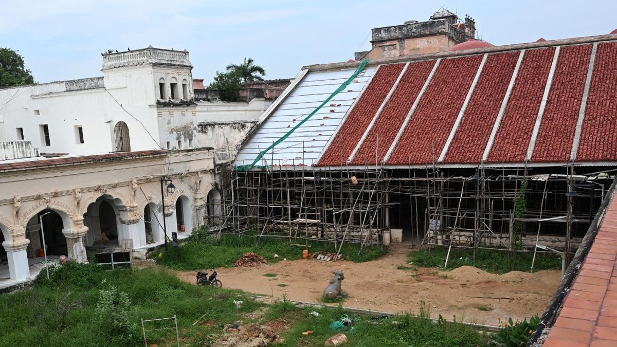 maratha-durbar-hall-ancient-construction