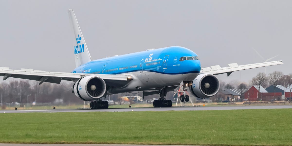 klm-boeing-777-flight-diversion