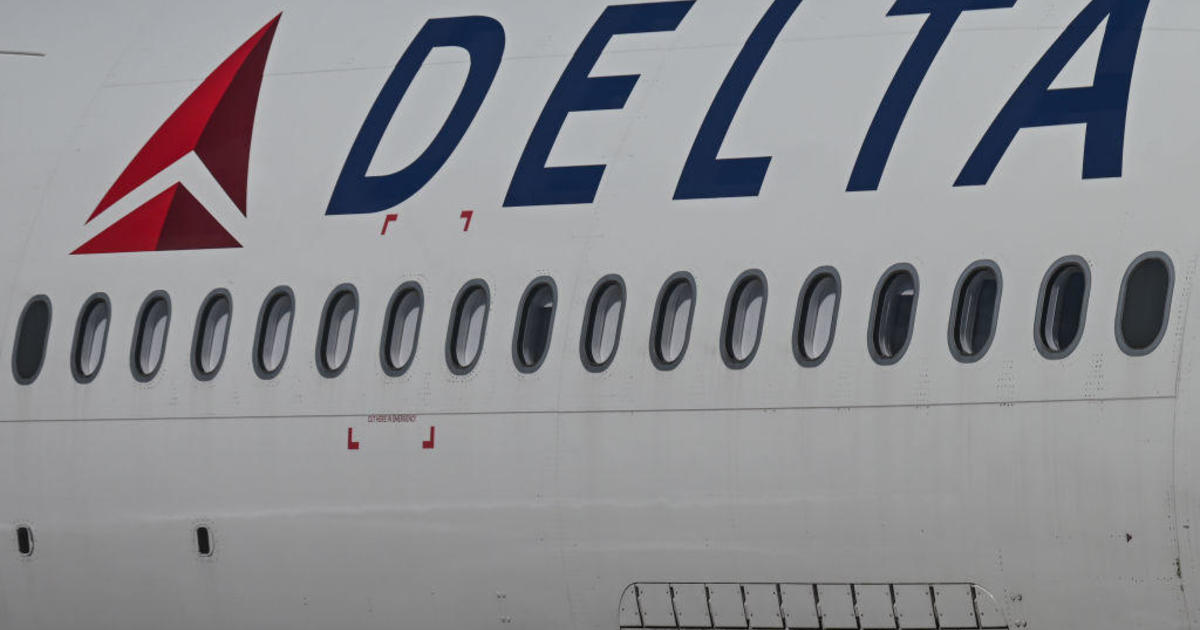 stowaway-airline-security-new-york-paris