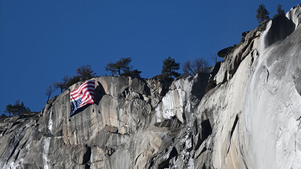 yosemite-national-park-upside-down-flag