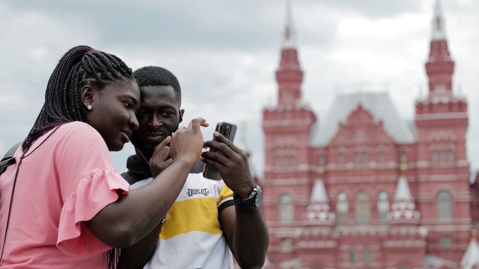 african-tourism-russian-travelers