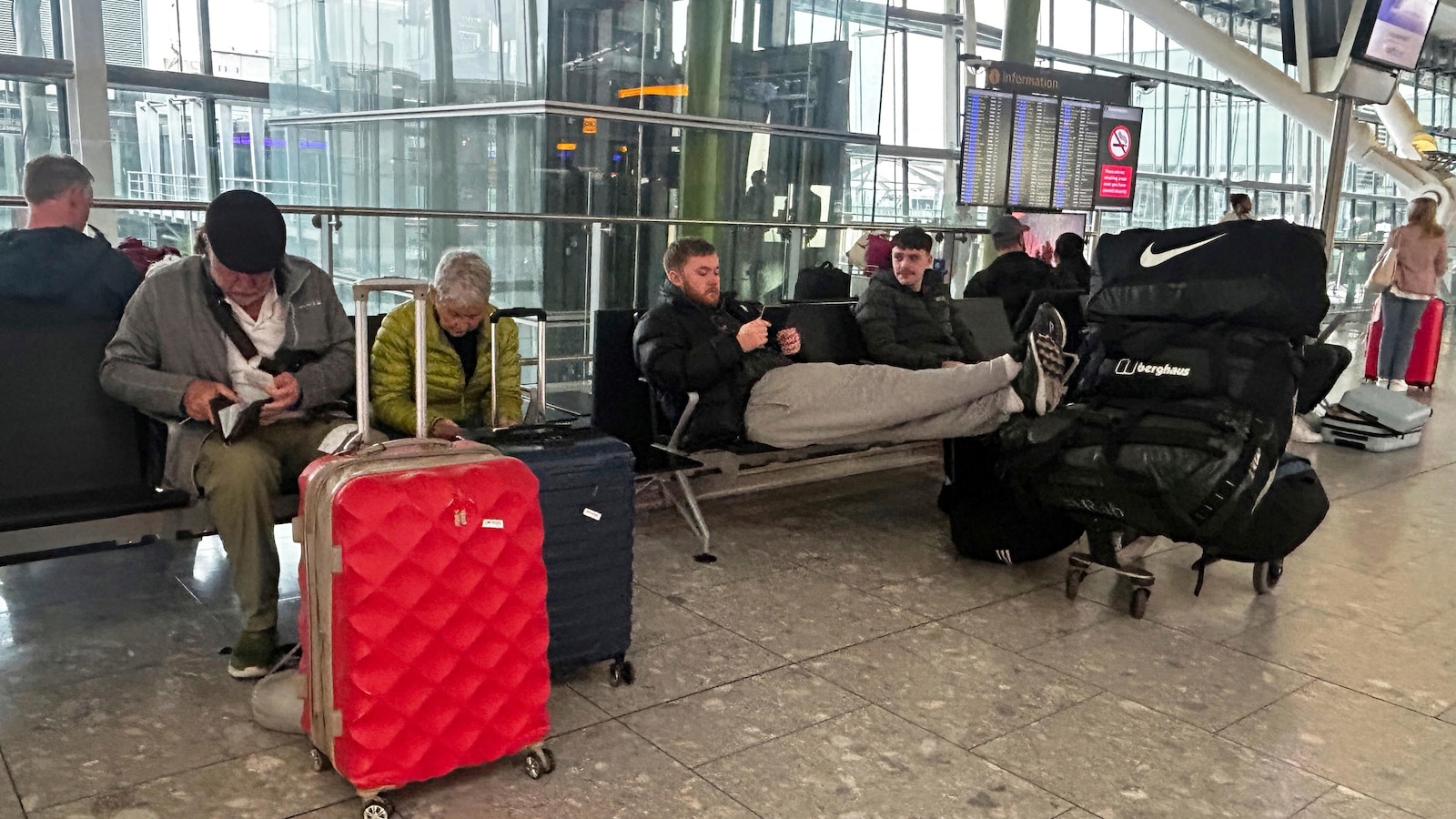 heathrow-flights-resume-travel-disruption