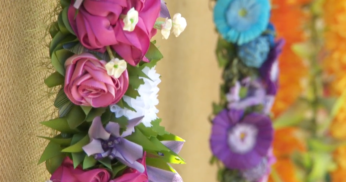 hawaiian-lei-making