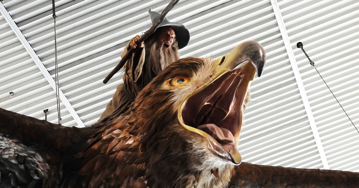 hobbit-eagle-sculptures-new-zealand